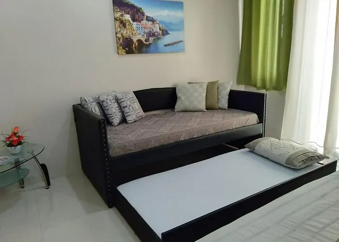 One Palm Tree Close To Airport - Terminal 3 マニラ市