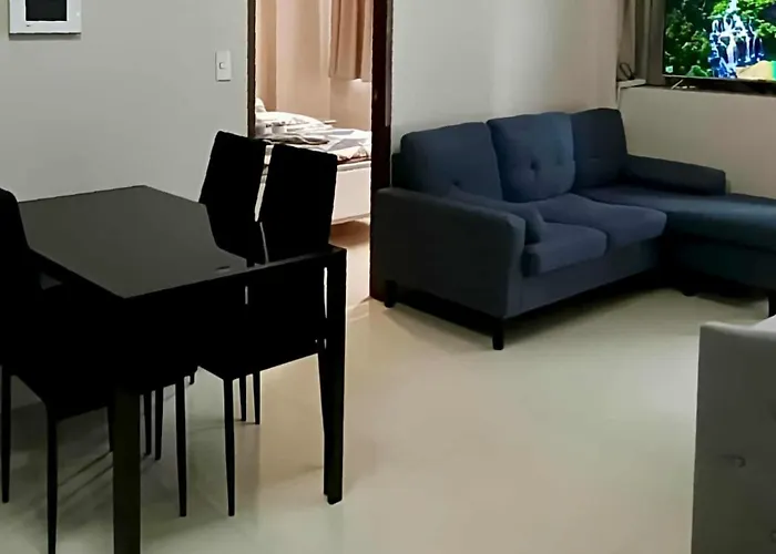 One Palm Tree Close To Airport - Terminal 3 * マニラ市