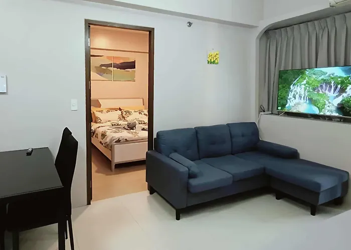 One Palm Tree Close To Airport - Terminal 3 マニラ市